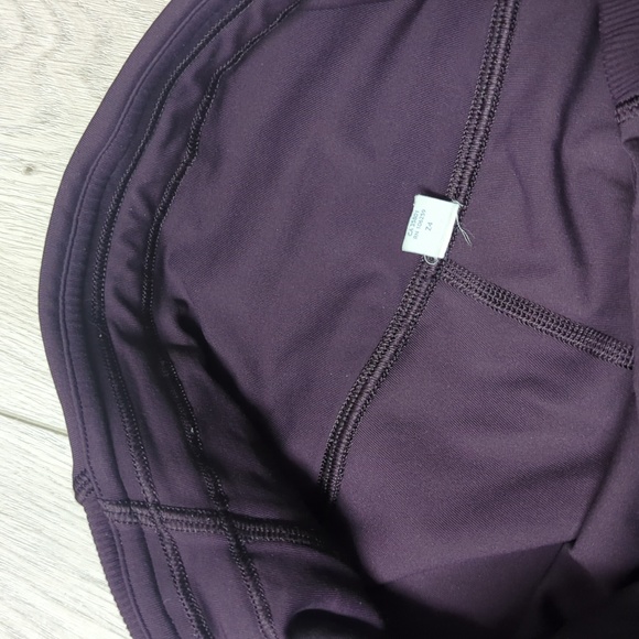 Lululemon, On Your Mark Crop, Size 6, Black Cherry - Picture 11 of 11